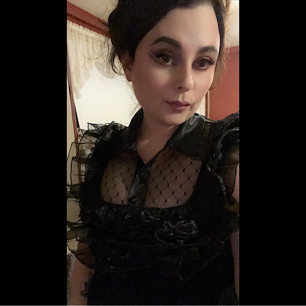 Meet your Posher, Dahlia